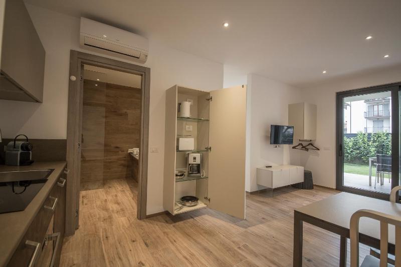 One-Bedroom Apartment image 3