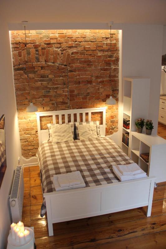 Apartament z patio w centrum Starego Miasta - image 11