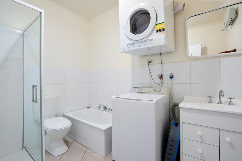 Pet Friendly Island Garden Retreat in Cowes - image 8