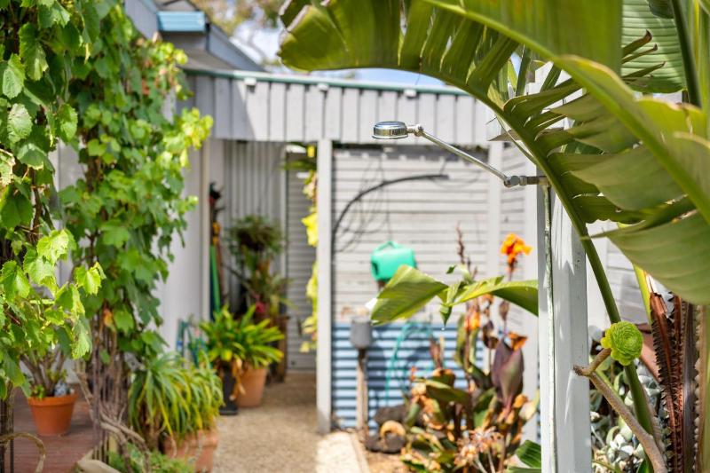 Pet Friendly Island Garden Retreat in Cowes - image 5