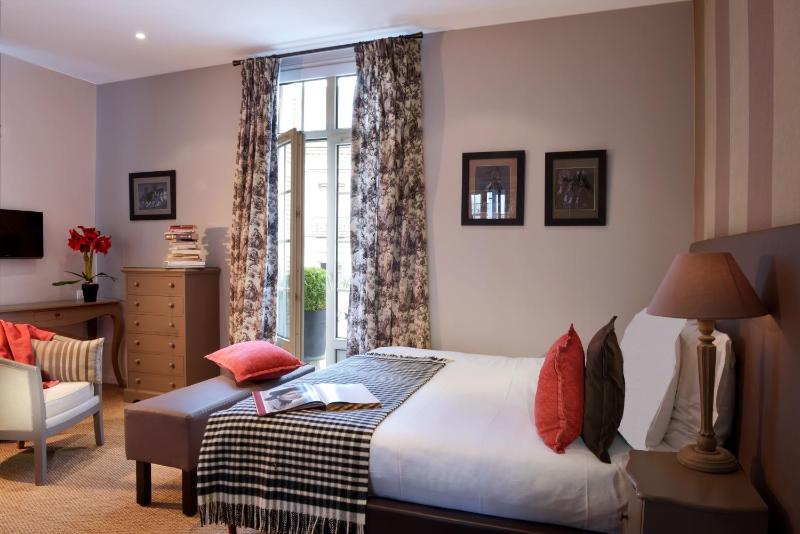 Privilege double room – Main villa image 2