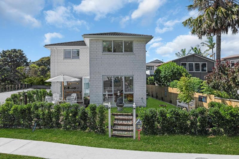 Brand New Bayswater Home - Minutes to Ferry - image 1