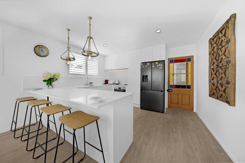 Brand New Bayswater Home - Minutes to Ferry - image 15