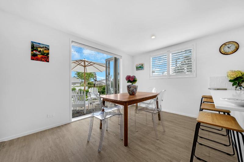 Brand New Bayswater Home - Minutes to Ferry - image 5