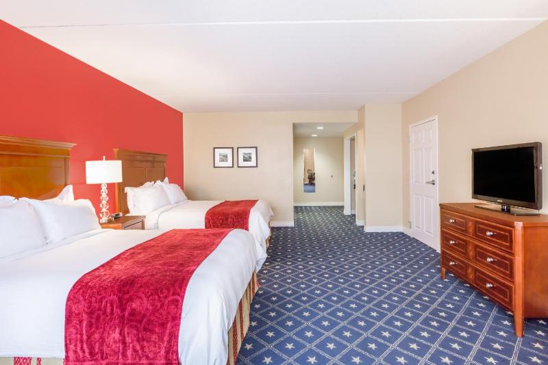 Queen Room with Two Queen Beds image 4