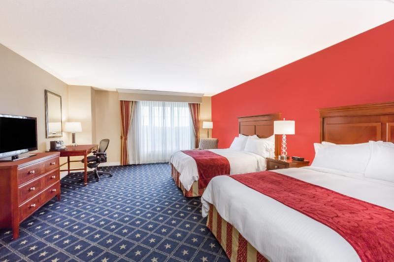 Queen Room with Two Queen Beds image 3