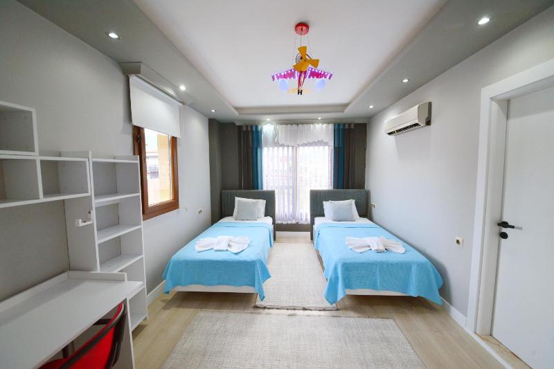 Gold villa - image 23