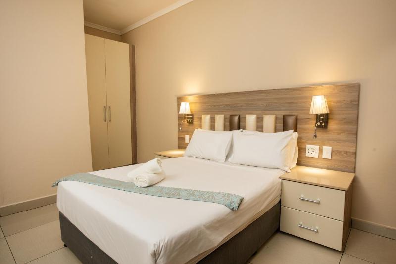 Tudor House Hotel - image 11