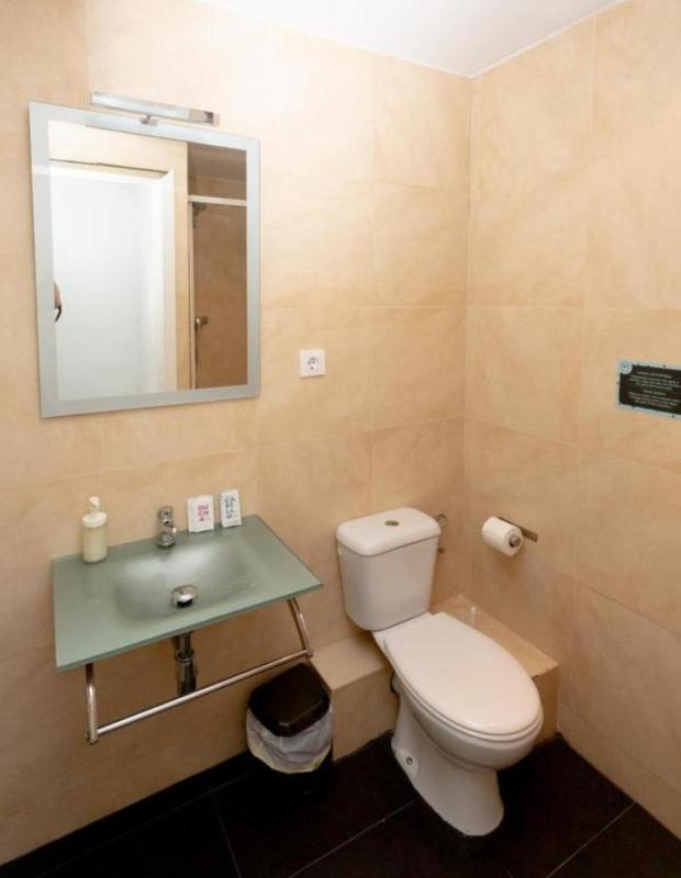 Easy Sants by Bossh! Hotels - image 10