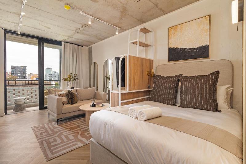 Central Sea Point Studio Rooftop Pool - image 14