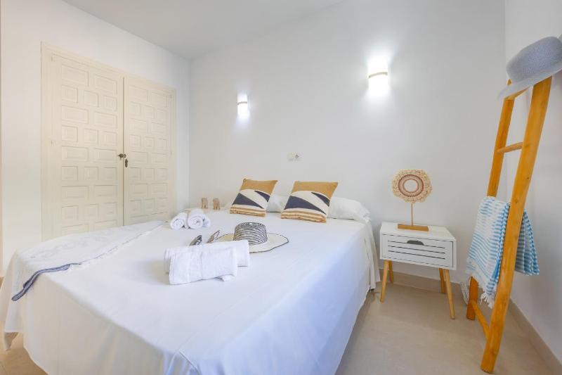 Villa Kuki - PlusHolidays - image 12