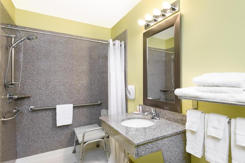 Queen Room - Disability Access- Non-Smoking image 2