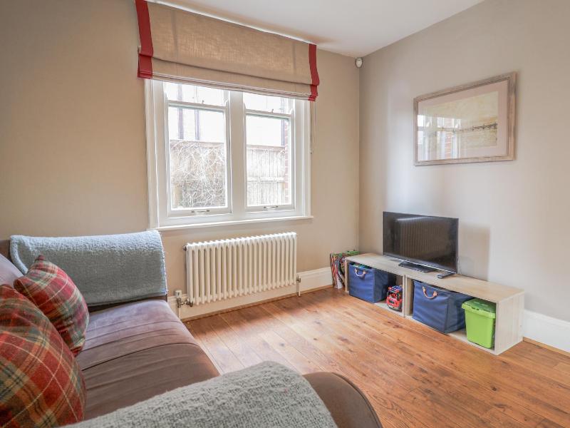 Holly Lodge - image 12