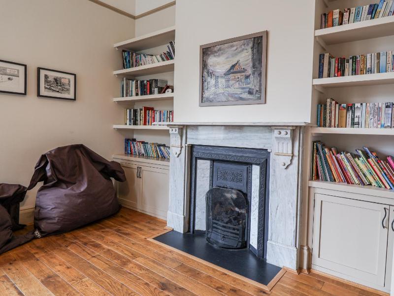 Holly Lodge - image 15