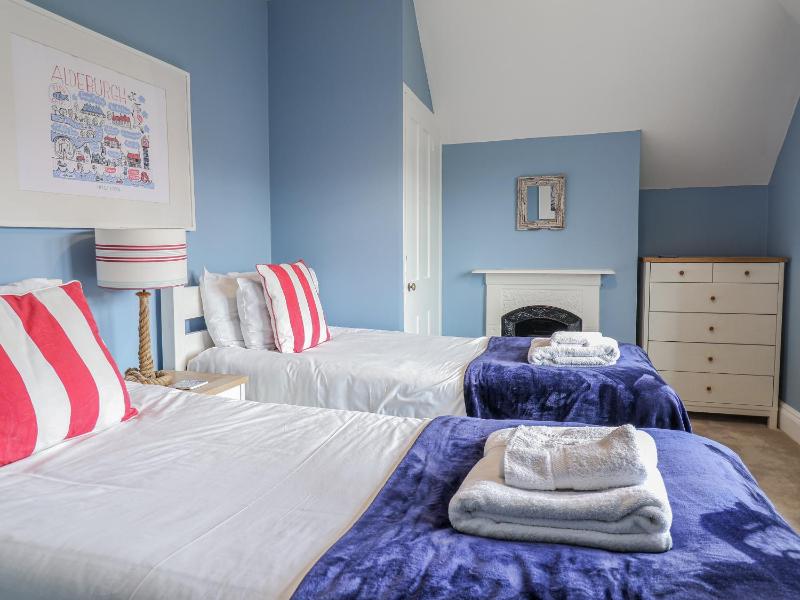 Holly Lodge - image 10
