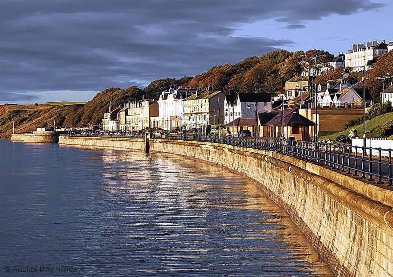Paws and Relax - Part of the The Bay Filey Holiday Village with pool gym and direct beach access pub restaurant tennis and meadows walks - image 23