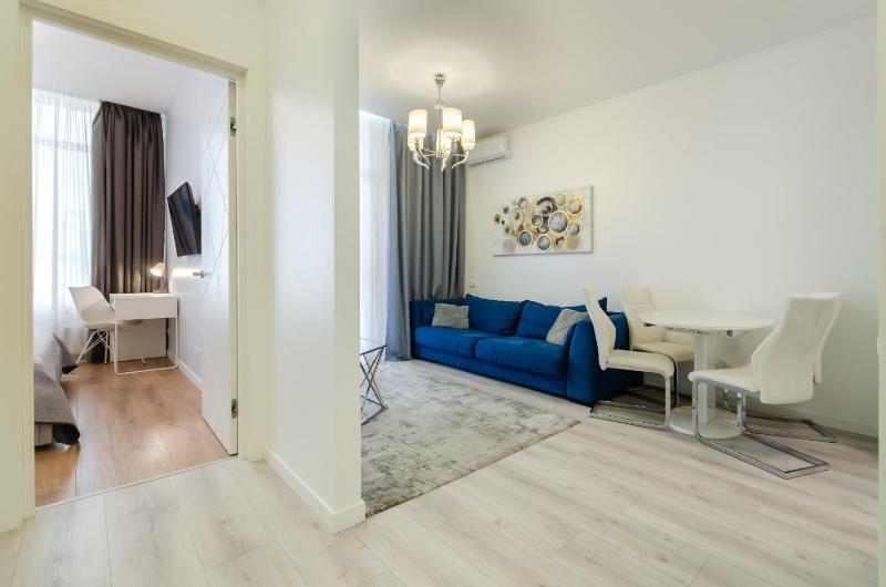 21-285 Central Park John McCain 7 Kyiv centre stunning city view 15 kW backup power Petrovdom Apartment - image 14