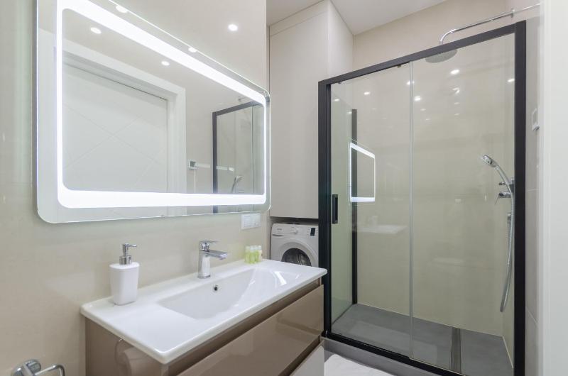 21-285 Central Park John McCain 7 Kyiv centre stunning city view 15 kW backup power Petrovdom Apartment - image 2