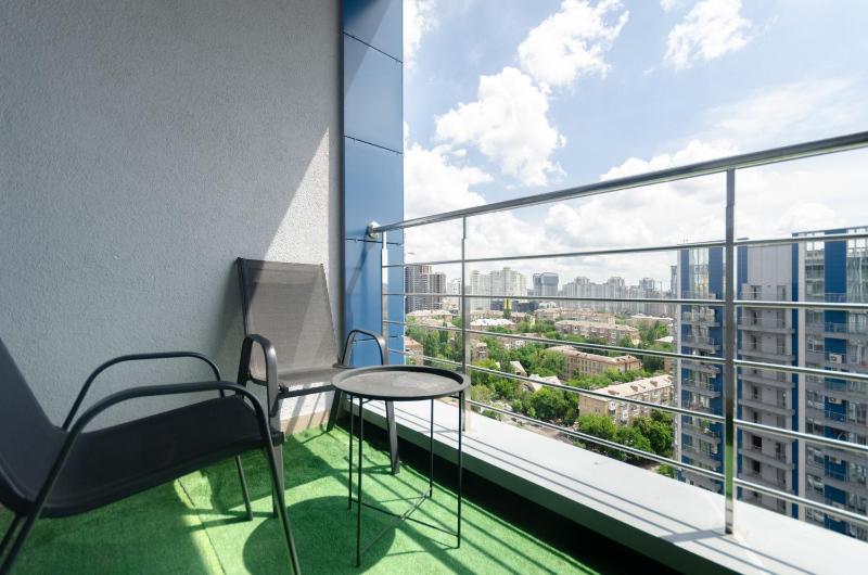 21-285 Central Park John McCain 7 Kyiv centre stunning city view 15 kW backup power Petrovdom Apartment - image 6