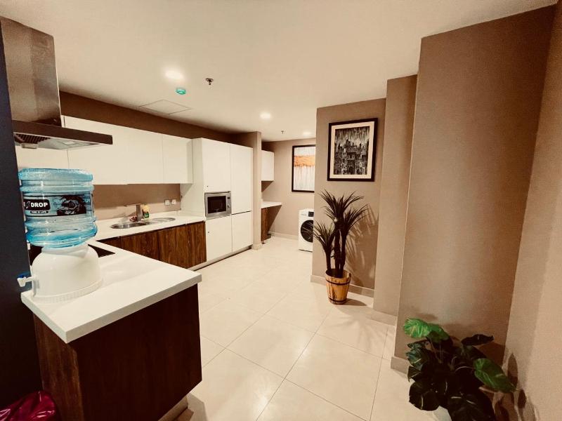 Grand Gate Away Suites - image 3