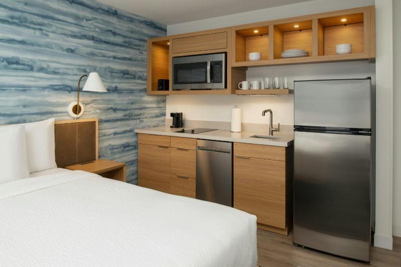TownePlace Suites by Marriott Portland Airport - image 7