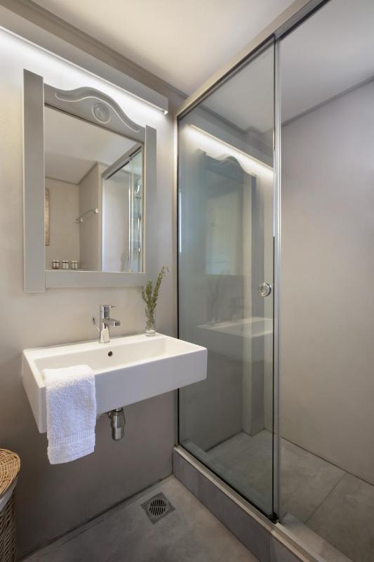 Villa Aphrodite · Elegant villa sea views designer renovation - image 15
