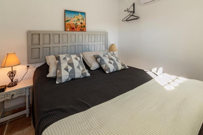 Los olivos villa with heated pool - image 31
