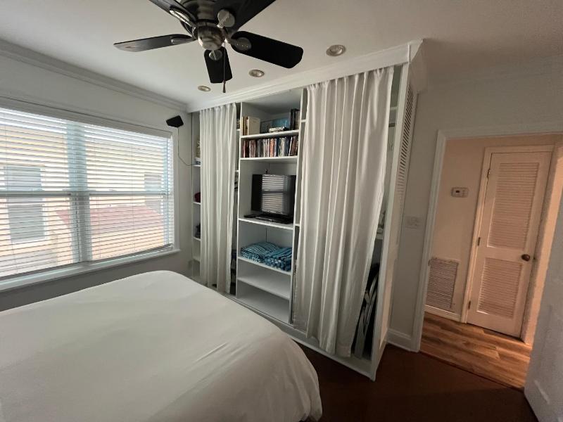 Beachside One Bedroom Condo with Pool Access - image 12