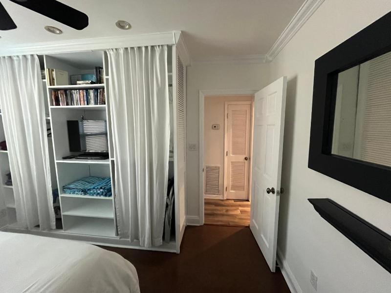Beachside One Bedroom Condo with Pool Access - image 3