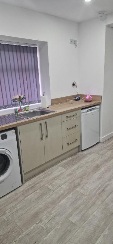 Cozy 1 Bedroom Fully Furnished Apartment - image 22