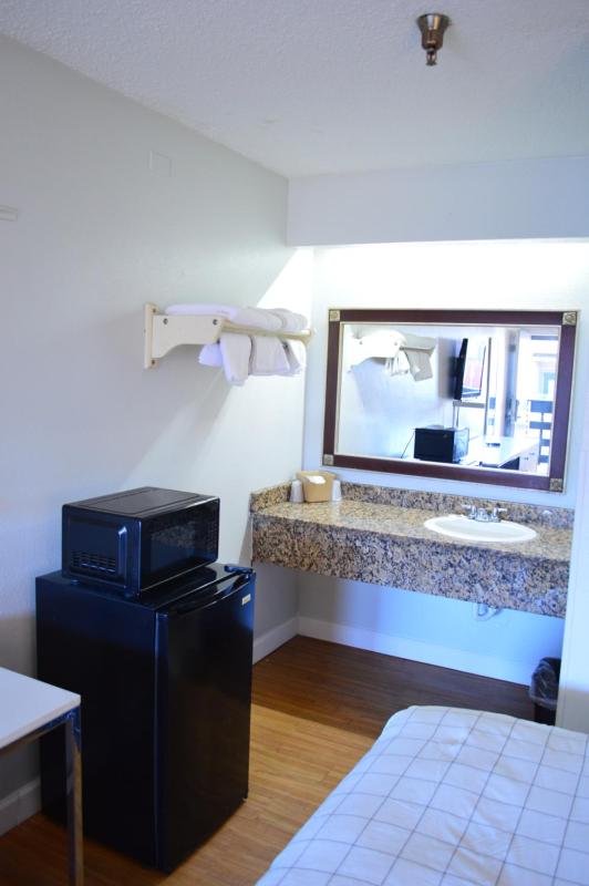 Bay Inn - image 23