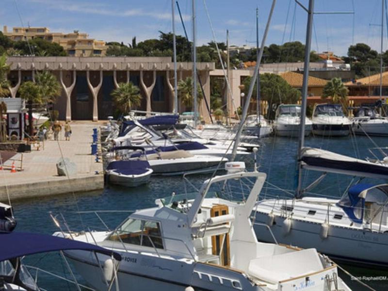 Studio Cabine 4 Pers avec Aperçu Mer Proche Plage Terrasse Parking Privé et Clim à Fréjus - FR-1-226A-158 - image 17