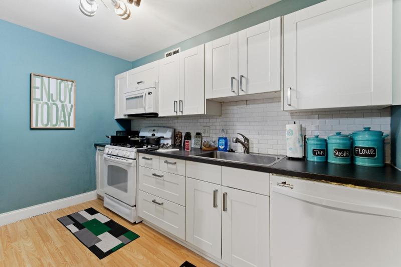 Downtown Atlanta 3BR Condo Pool Access Near Stadium & Arena - image 15