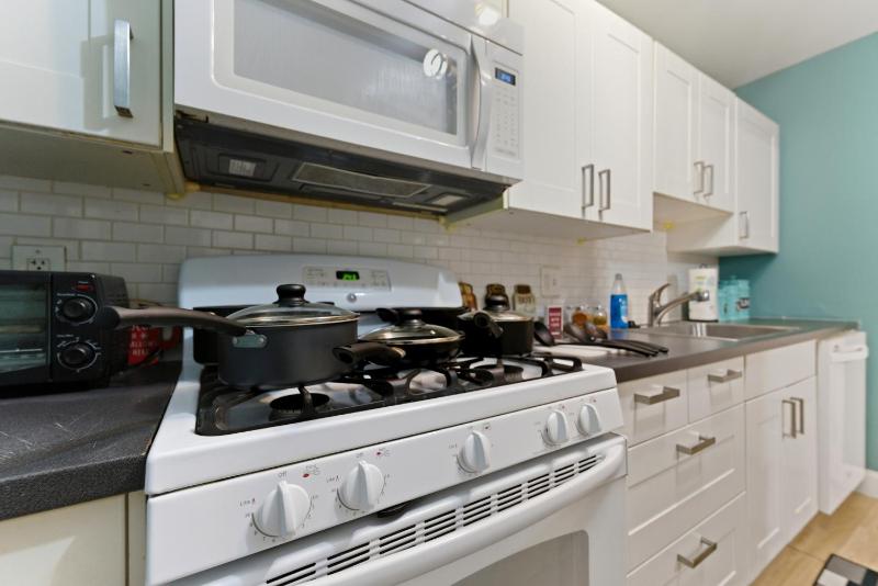 Downtown Atlanta 3BR Condo Pool Access Near Stadium & Arena - image 6