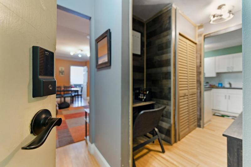 Downtown Atlanta 3BR Condo Pool Access Near Stadium & Arena - image 5