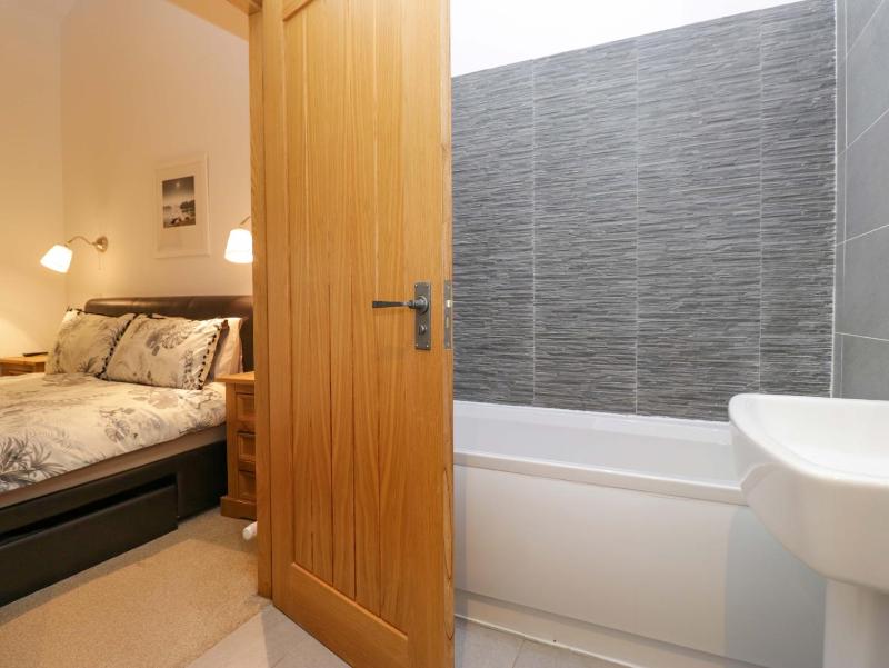 Newlands Fell Cottage - image 28