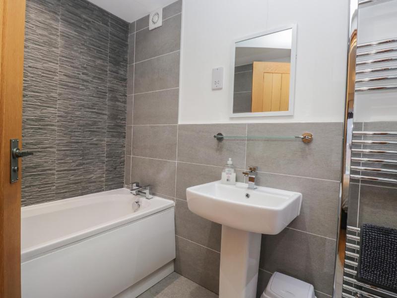 Newlands Cottage - image 24