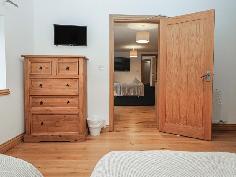Newlands Cottage - image 27