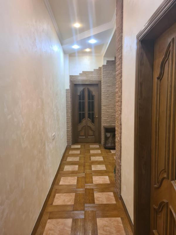 Дмитра Яворницького 83 2 кв теплая Премиум с парковка машины - image 8