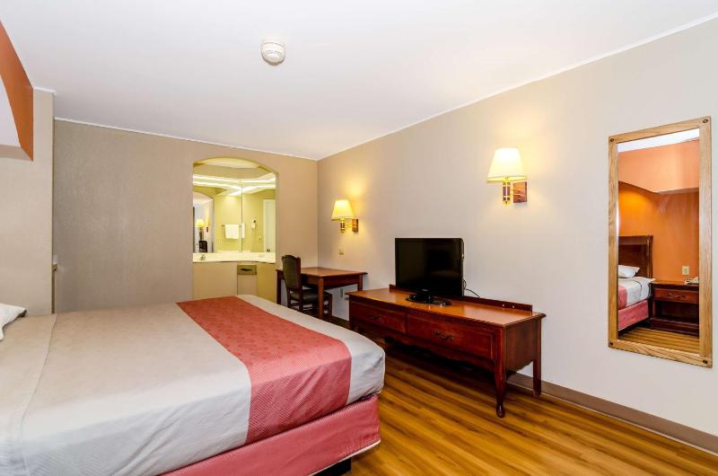 King Room - Non-Smoking image 2