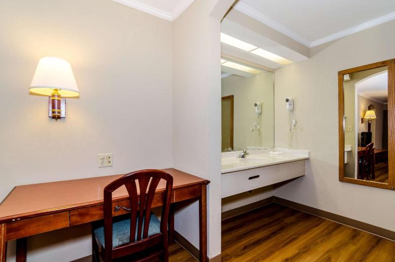 Quadruple Room - Smoking image 4