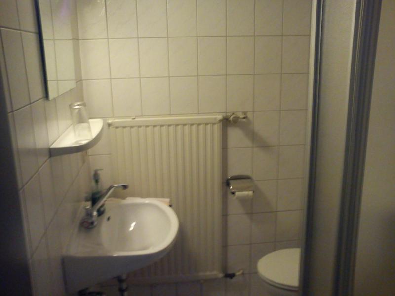 Twin Room image 2