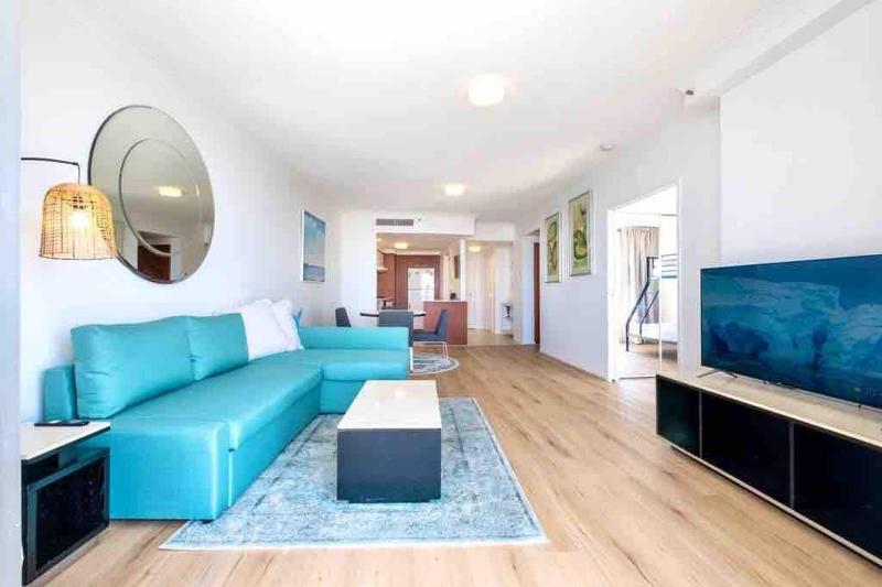 Central Beach Apartment with Pool & Hot Tub - image 11
