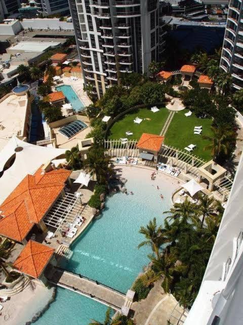 Central Beach Apartment with Pool & Hot Tub - image 9