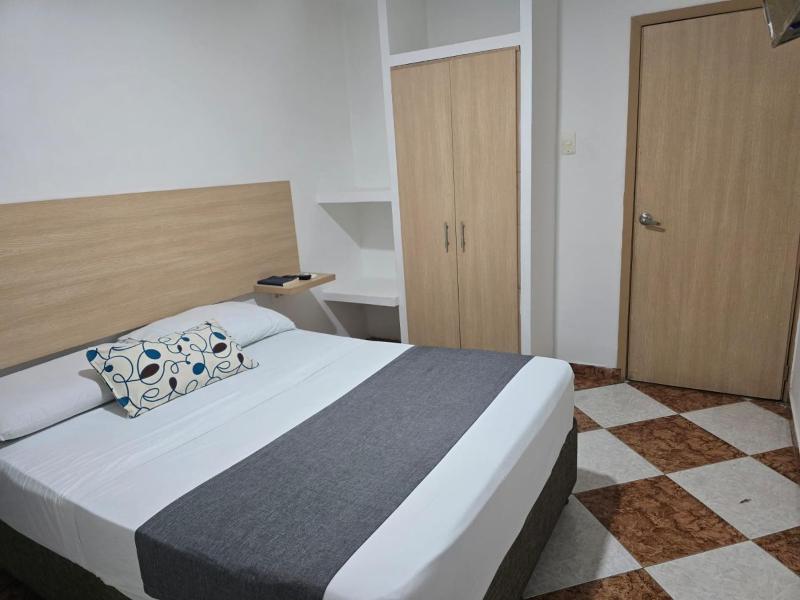 Hotel Plaza 43 - image 2