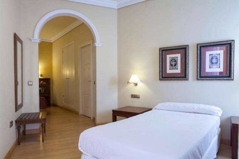 Hotel Cervantes - image 15