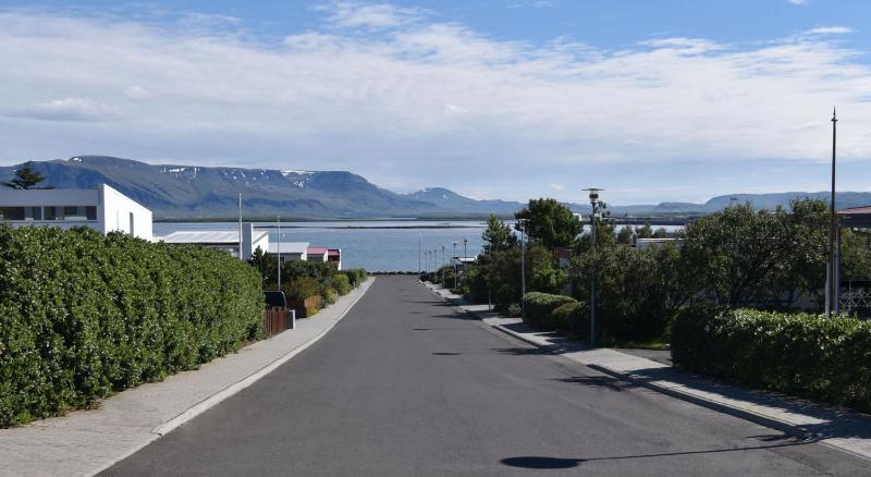 One-Bedroom Apartment with Sea View image 2