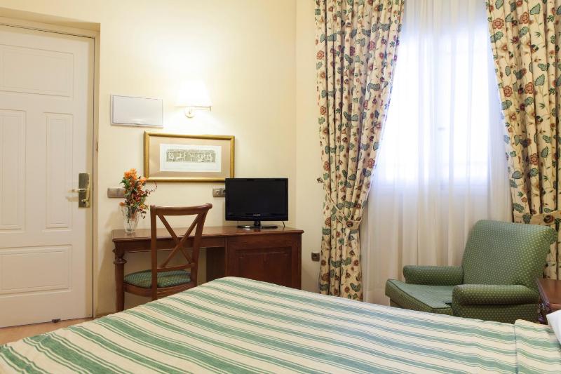 Hotel Cervantes - image 4