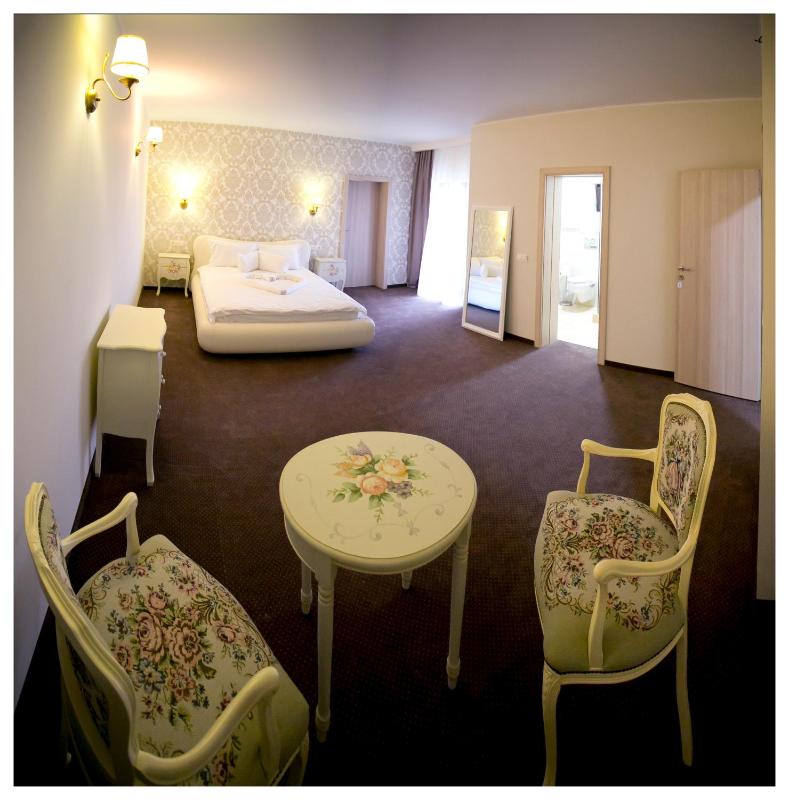 Deluxe Room image 4