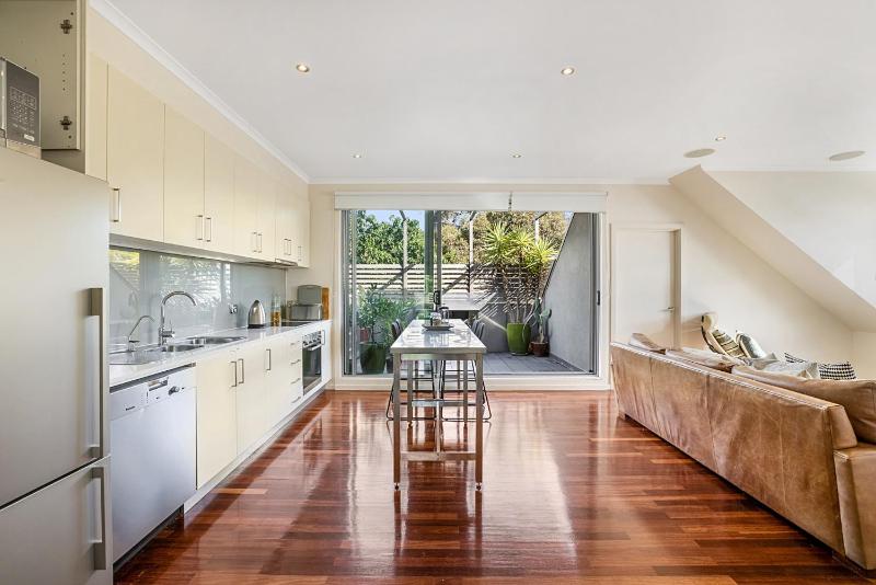 Stunning 2-Bed Unit with BBQ Patio near Dining - image 14